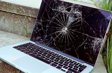 Achizitionam laptopuri defecte partial sau total !